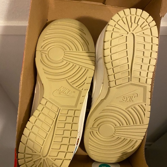 Women Dunk Low SE size 10 new no box - Picture 5 of 5